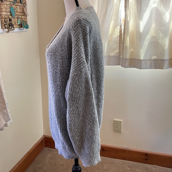 Double Zero gray v-neck sweater. Size medium. - Picture 4 of 8